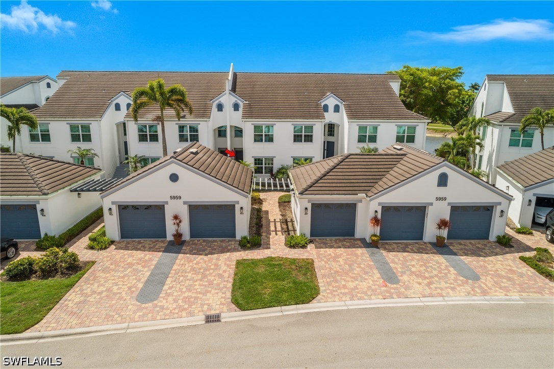 2 bed home in Naples
