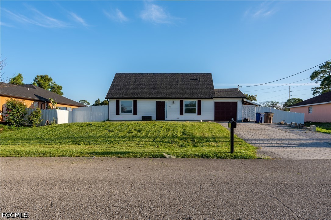 3 bed home in Lehigh Acres