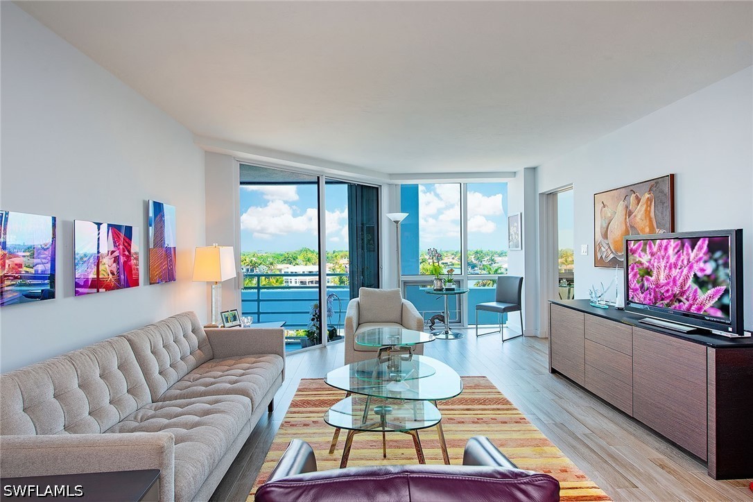 2 bed home in Naples