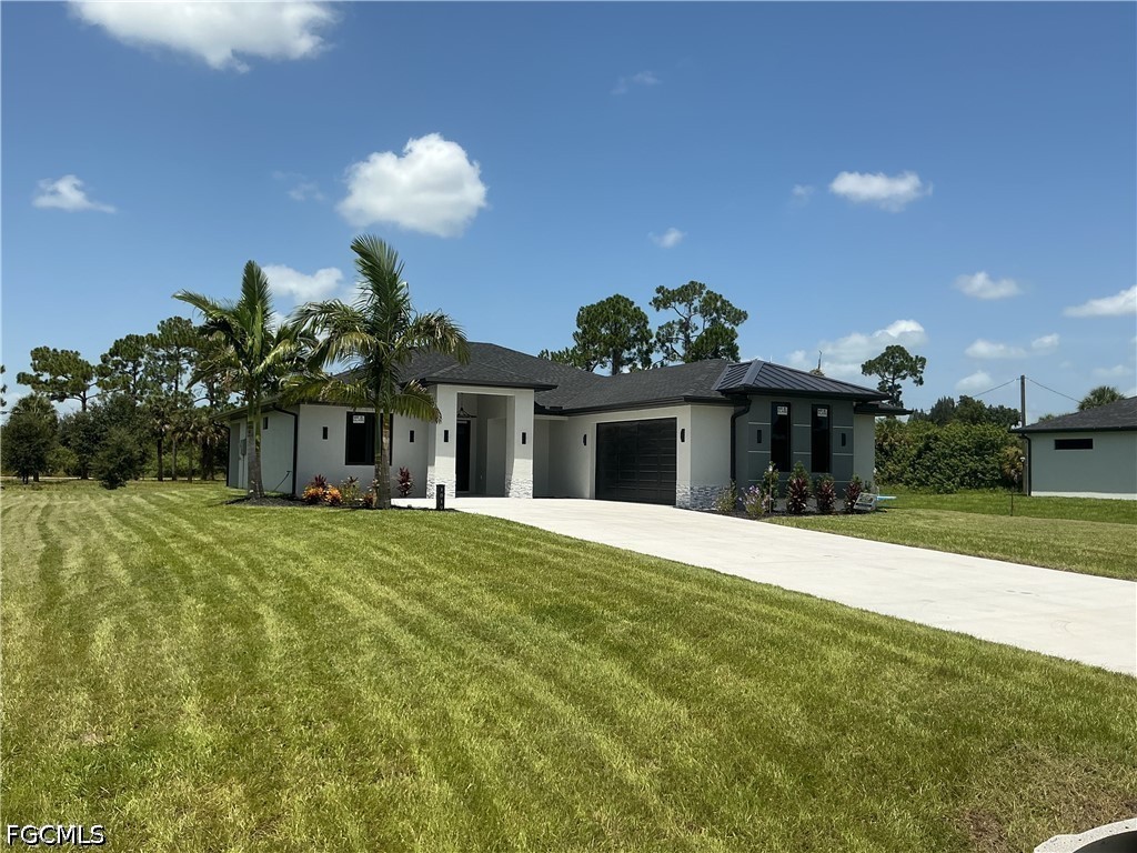 3 bed home in Lehigh Acres