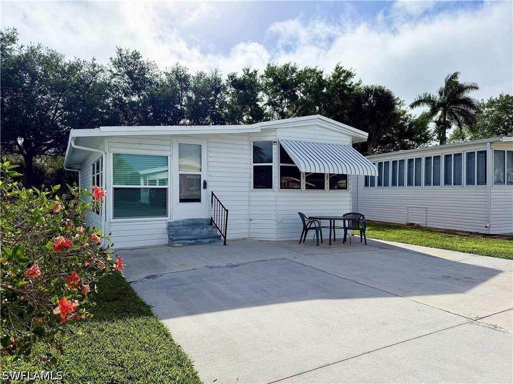 2 bed home in Naples