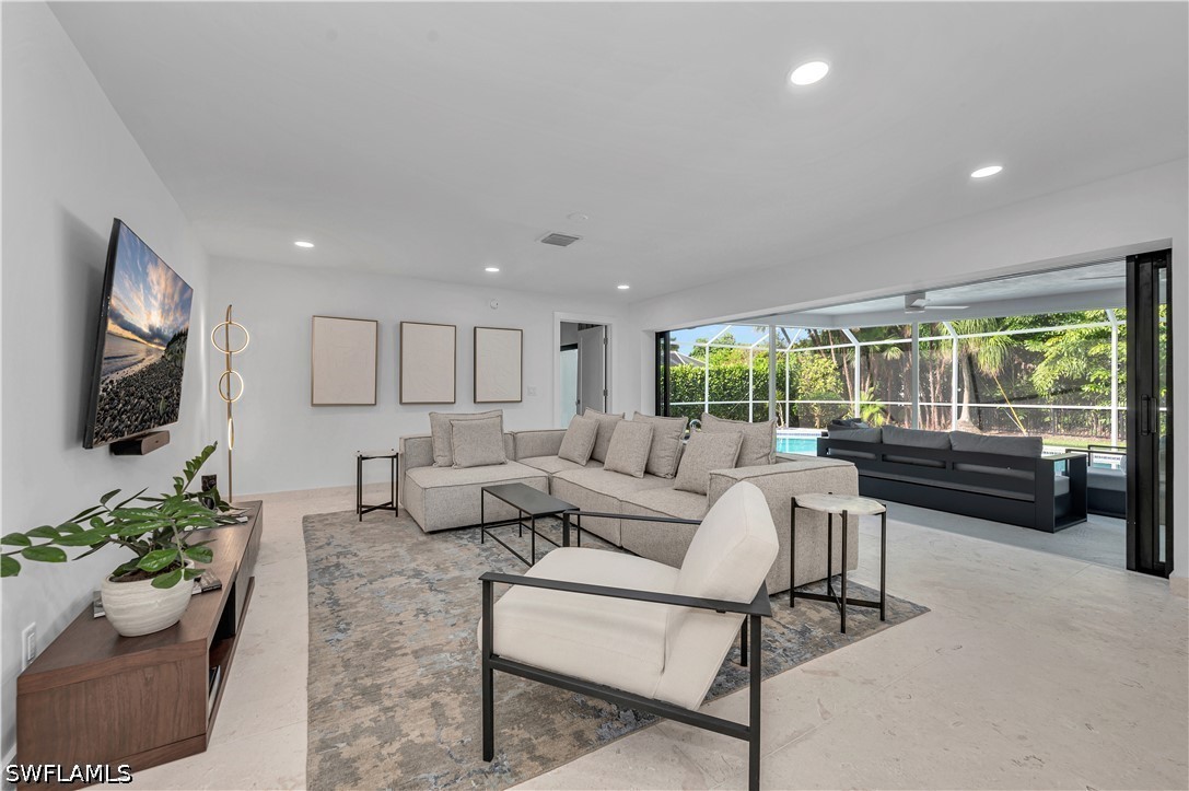4 bed home in Naples