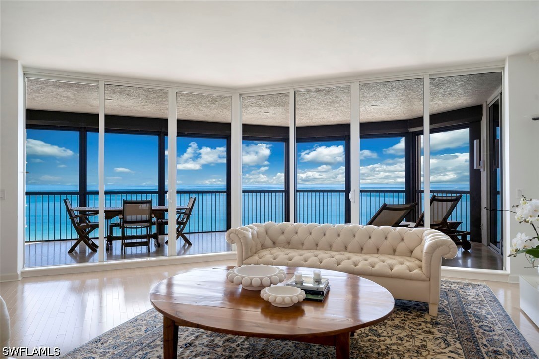 3 bed home in Naples