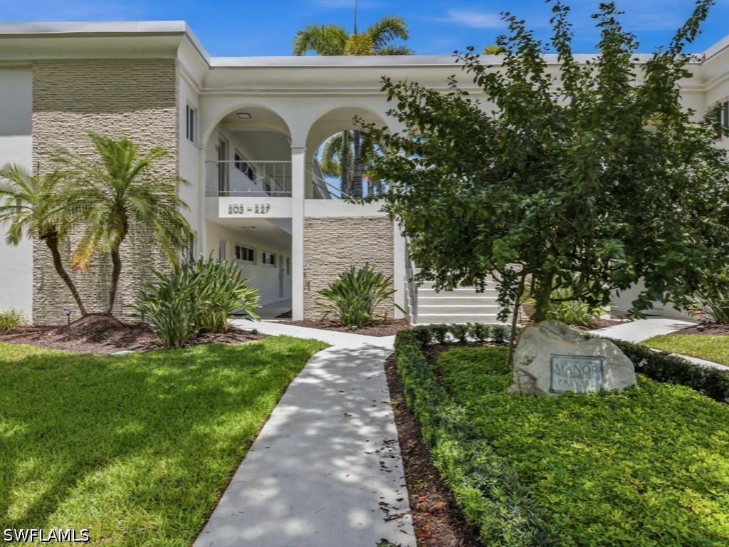 2 bed home in Naples