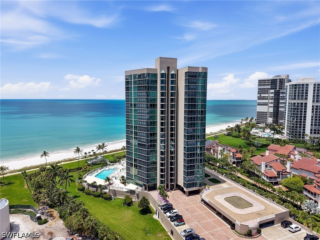 2 bed home in Naples