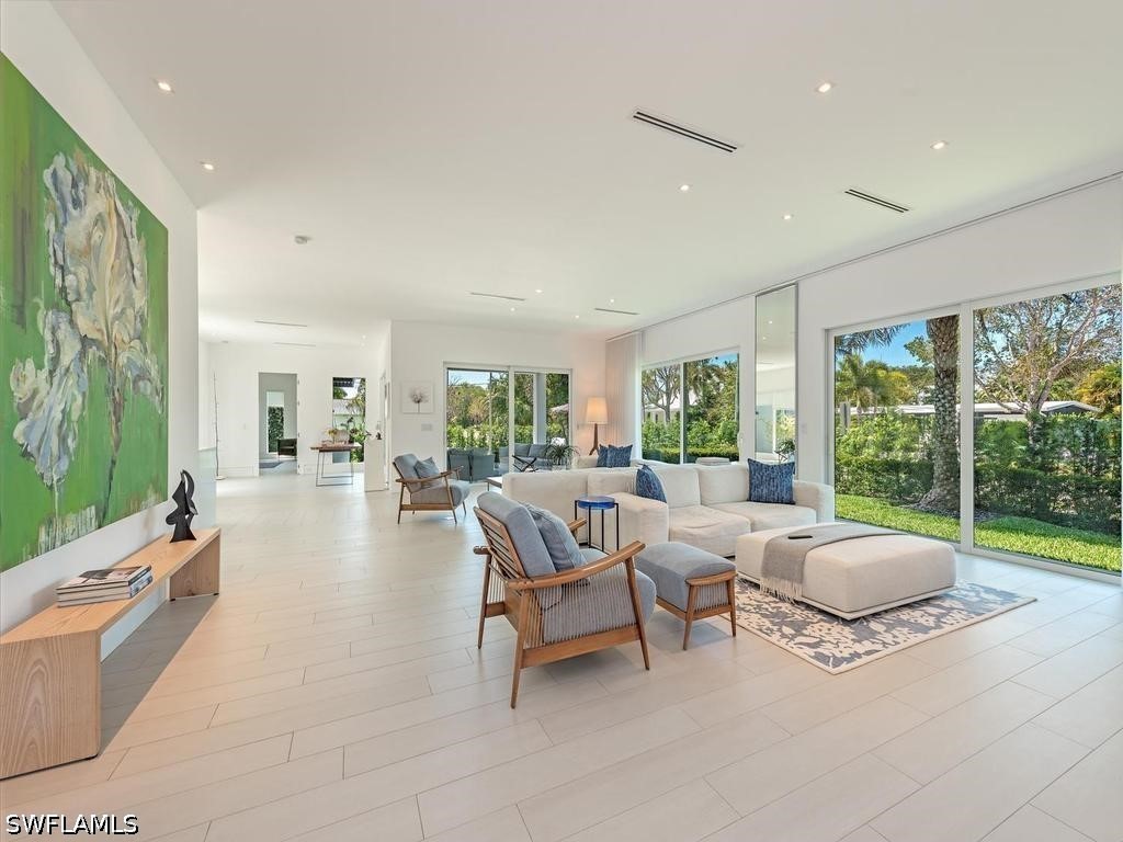 4 bed home in Naples