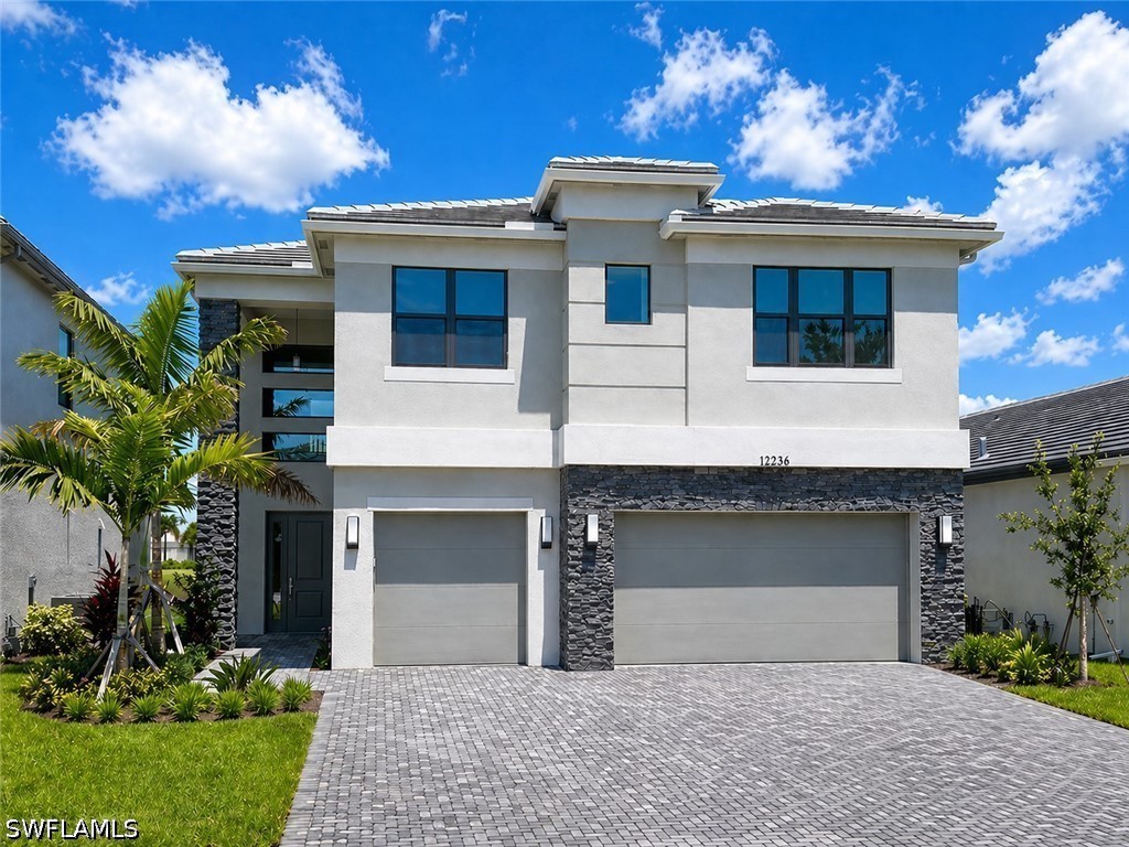4 bed home in Estero