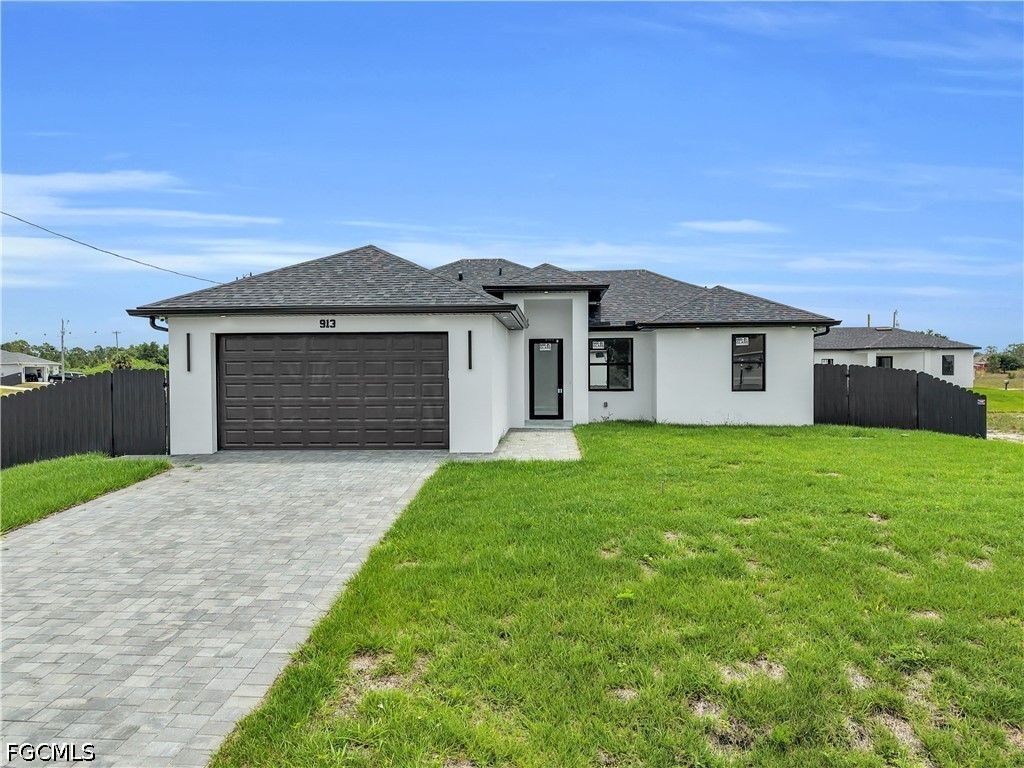 3 bed home in Lehigh Acres
