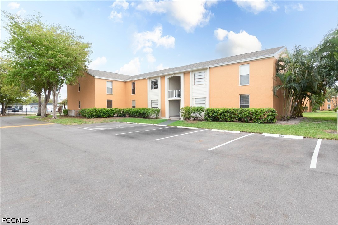 2 bed home in Fort Myers