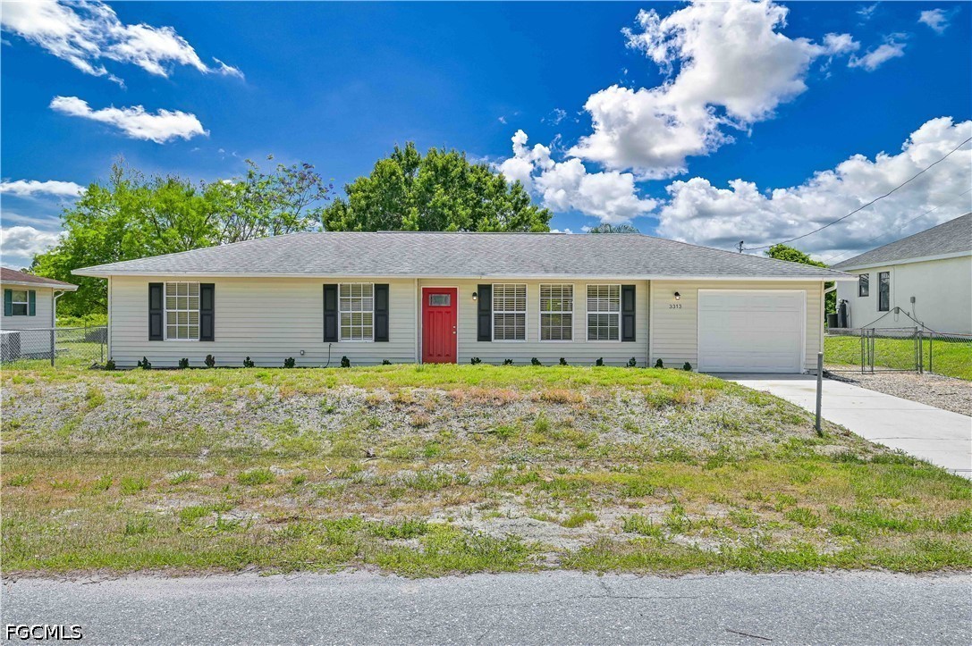 3 bed home in Lehigh Acres
