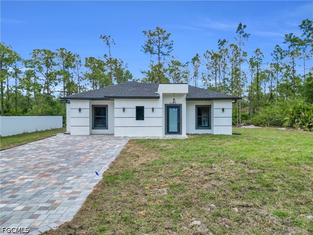 3 bed home in Lehigh Acres