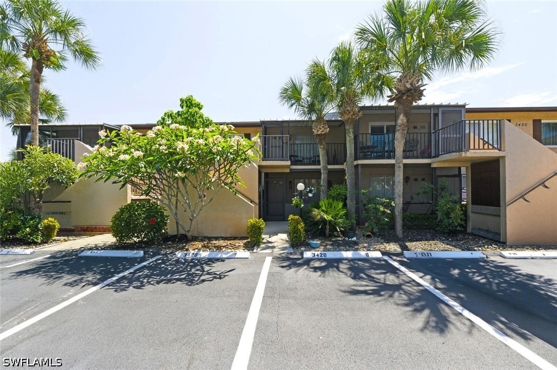 2 bed home in Naples