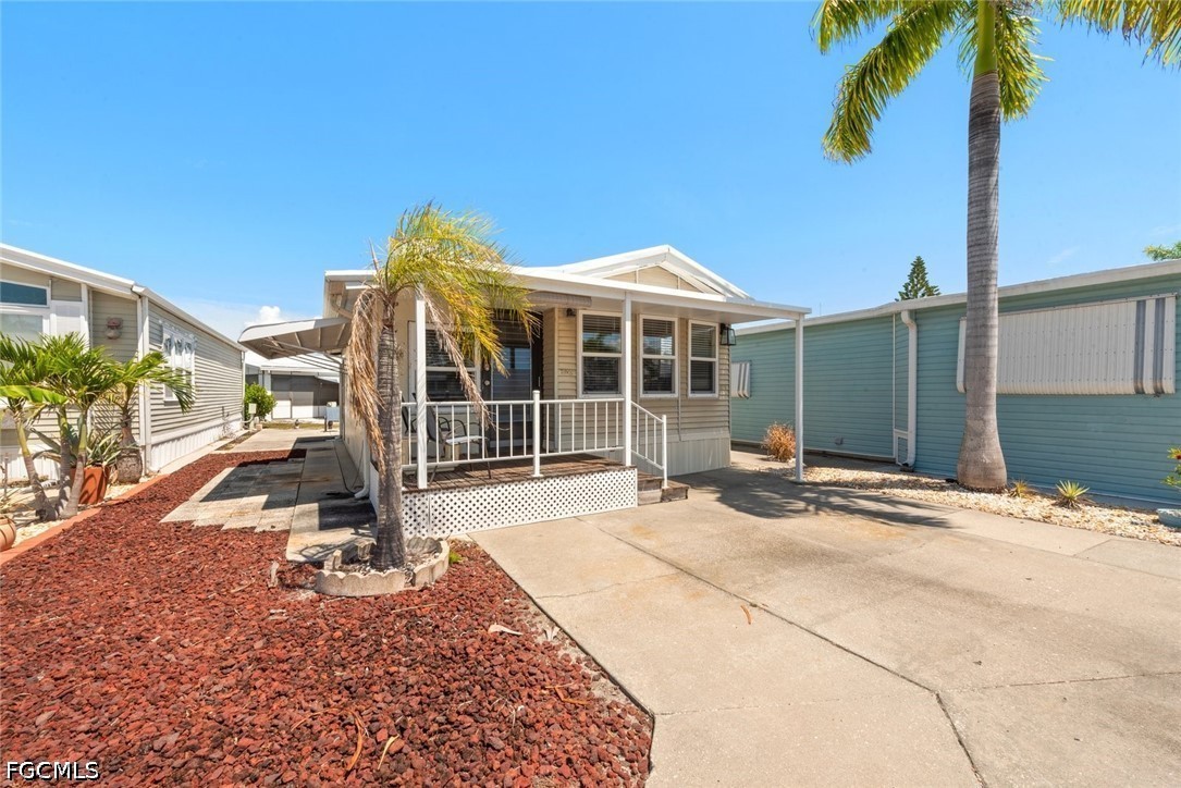 1 bed home in Estero