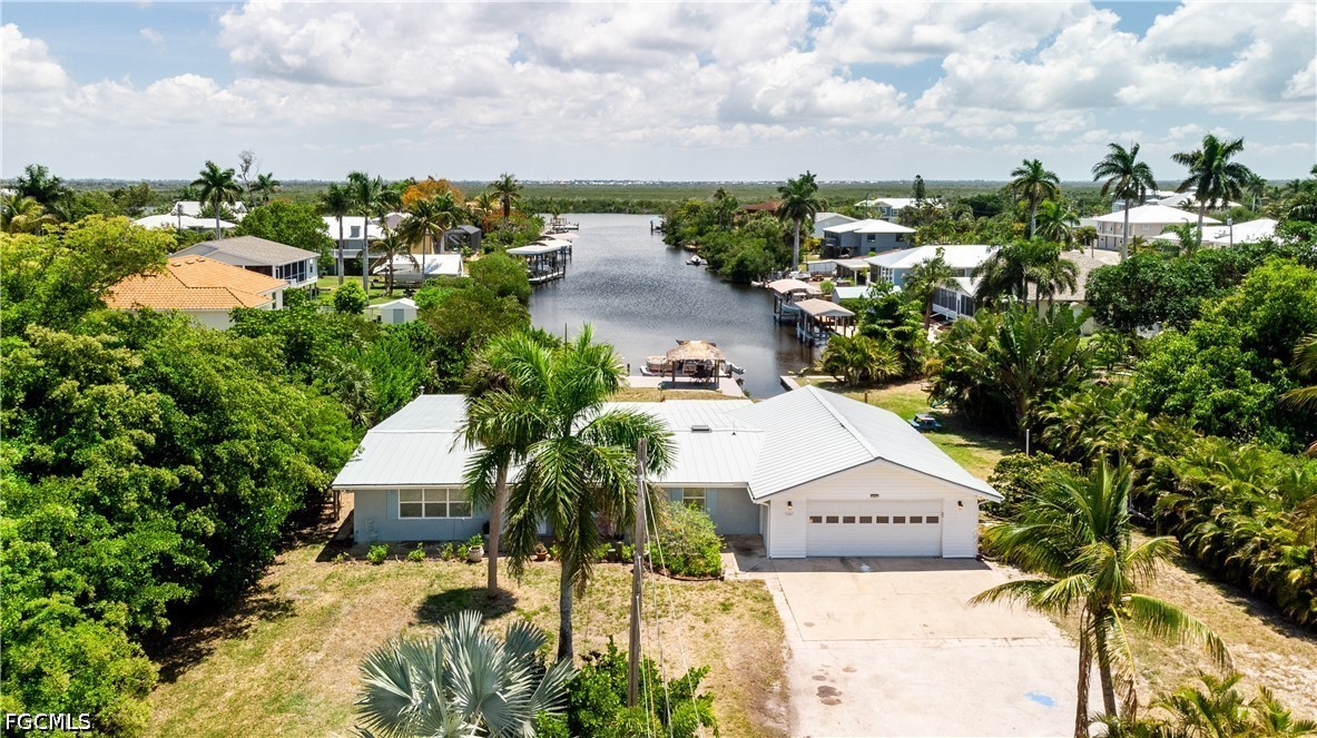 3 bed home in Bokeelia