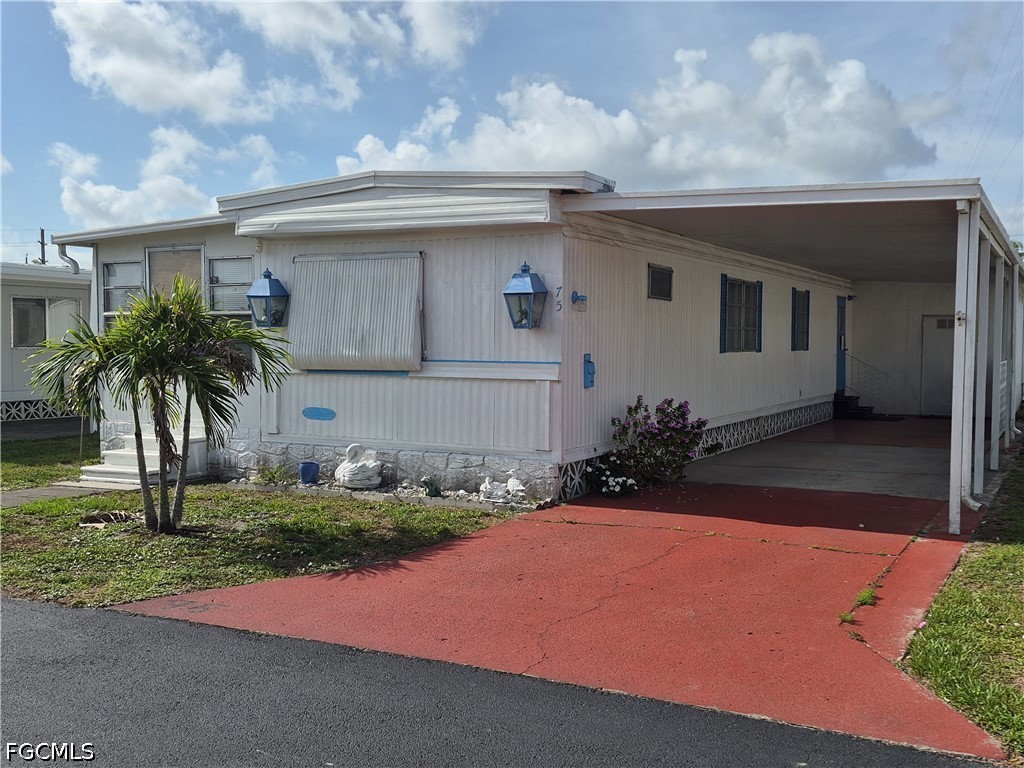 2 bed home in Fort Myers
