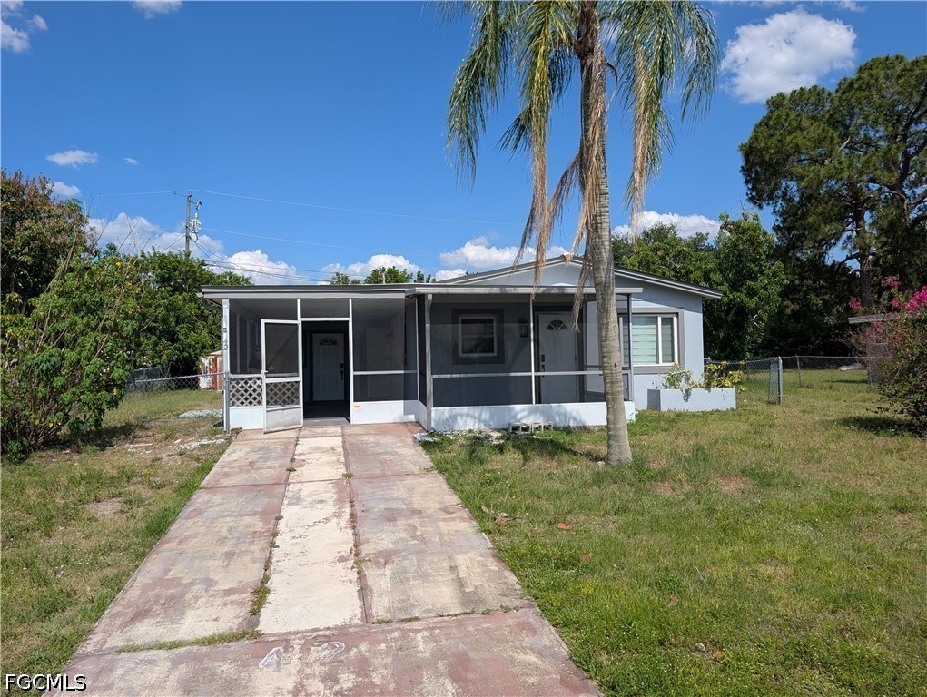 3 bed home in Lehigh Acres