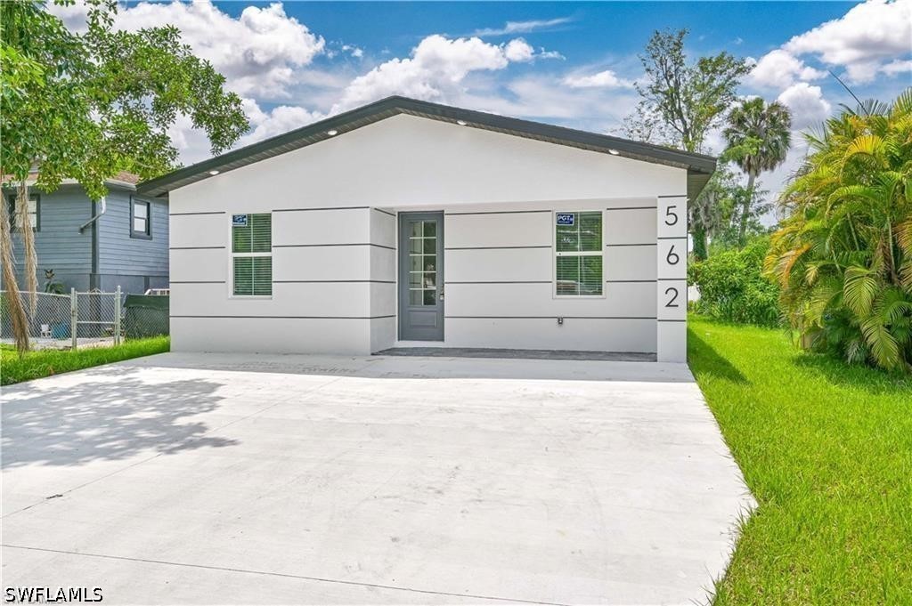 6 bed home in Fort Myers