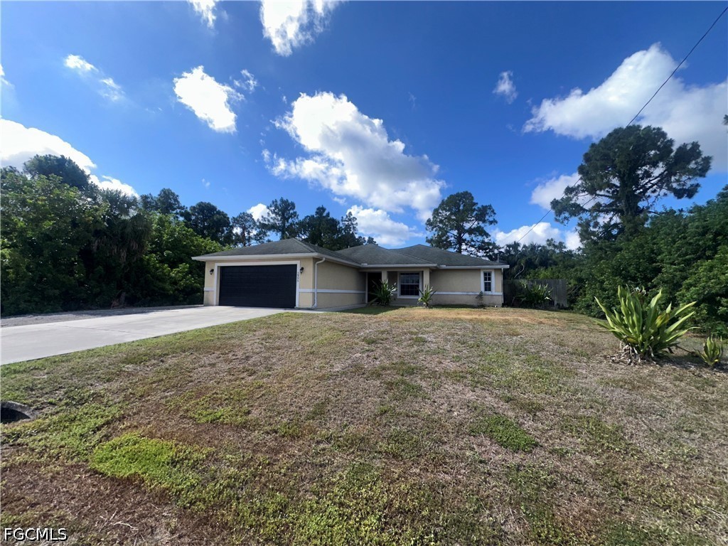 3 bed home in Lehigh Acres