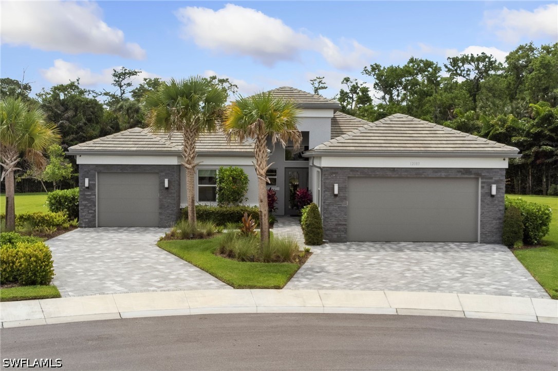 4 bed home in Naples