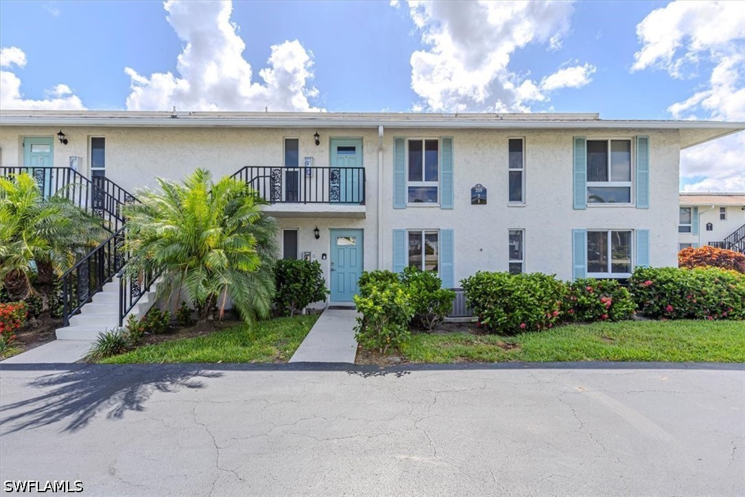 2 bed home in Naples