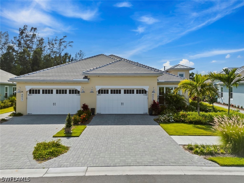 2 bed home in Naples