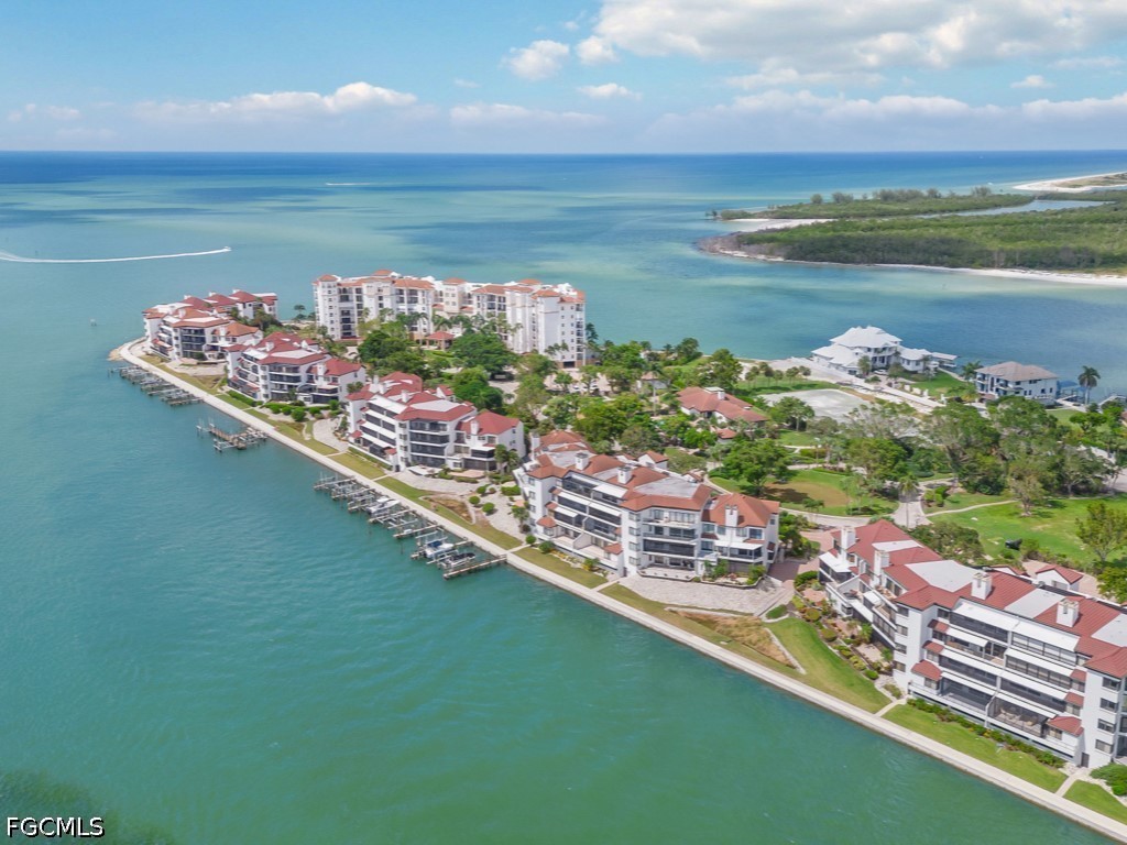 2 bed home in Naples