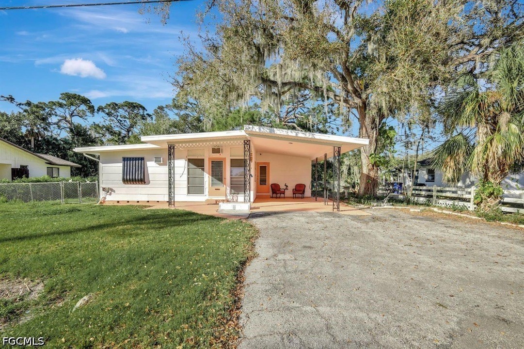 2 bed home in North Fort Myers