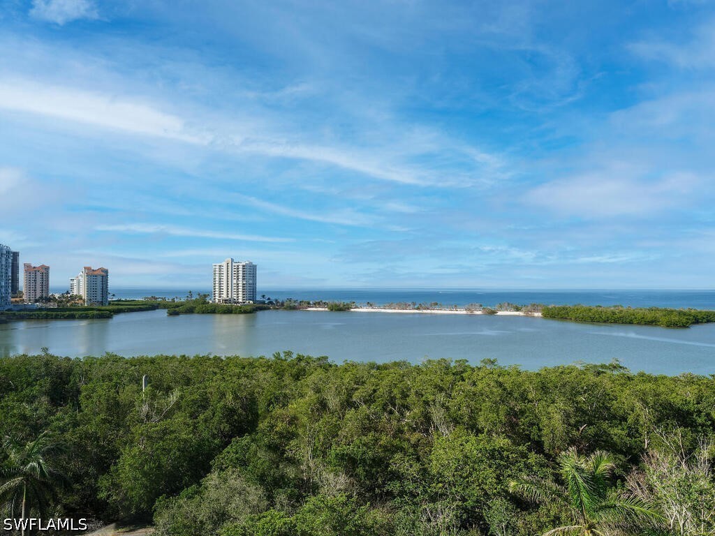 2 bed home in Naples