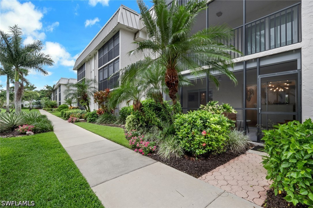 2 bed home in Naples