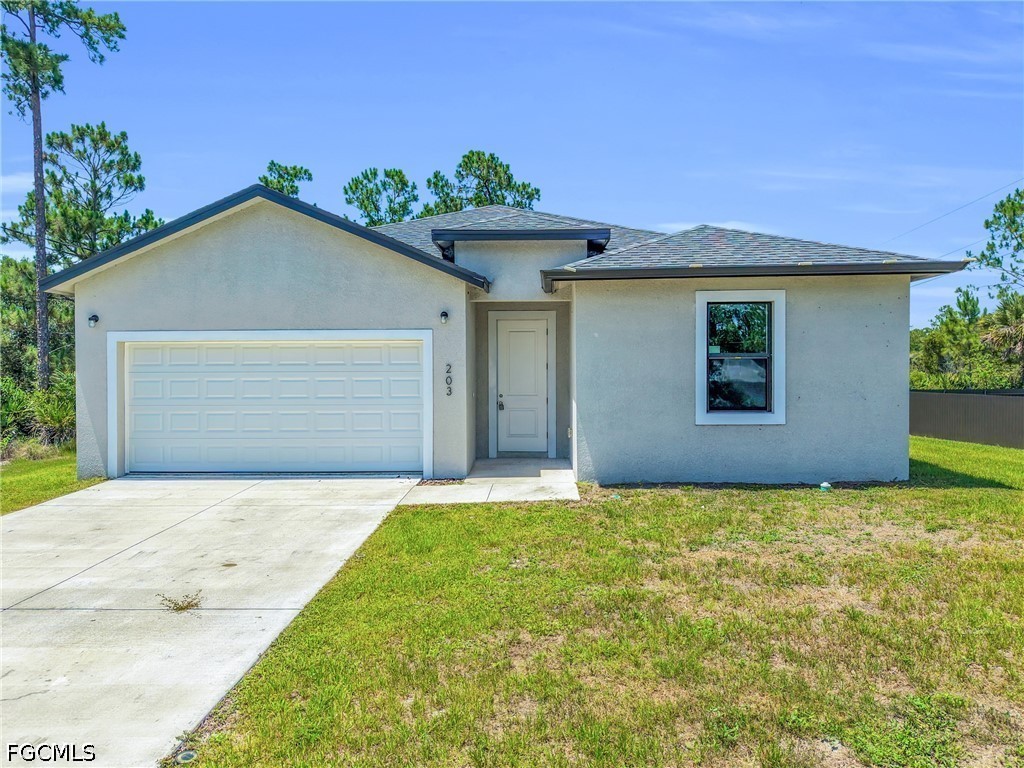 3 bed home in Lehigh Acres