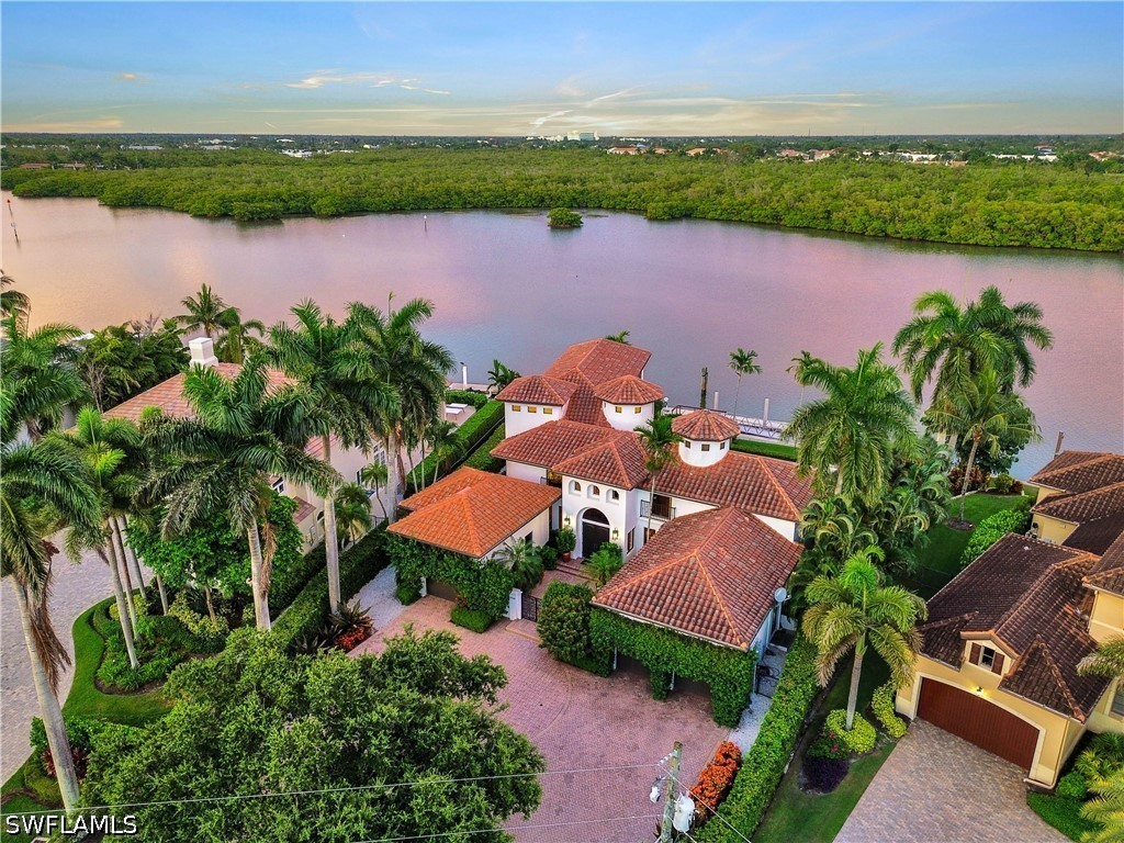 4 bed home in Naples