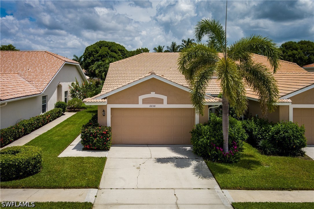 2 bed home in Naples