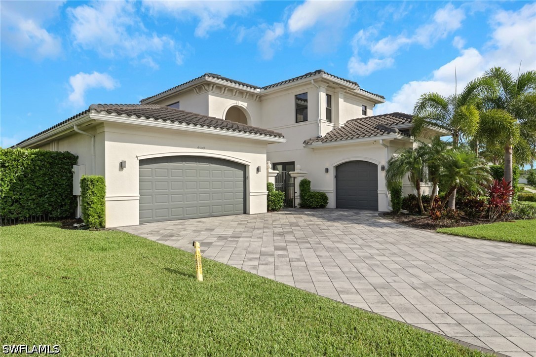4 bed home in Naples