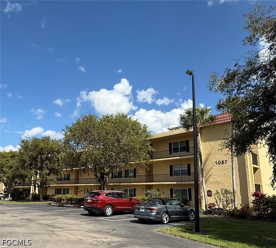 2 bed home in Naples