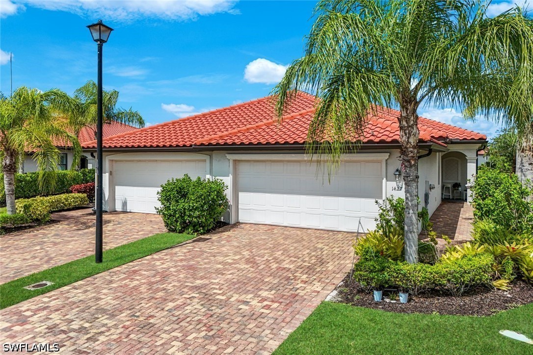 2 bed home in Naples