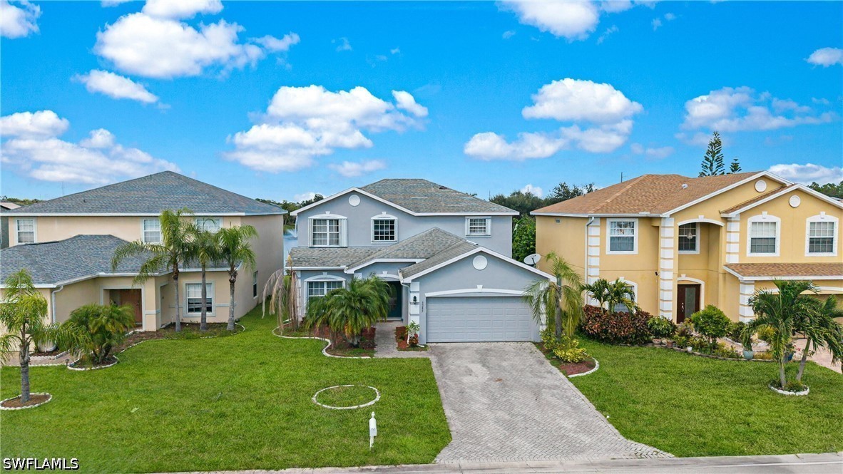 5 bed home in Lehigh Acres