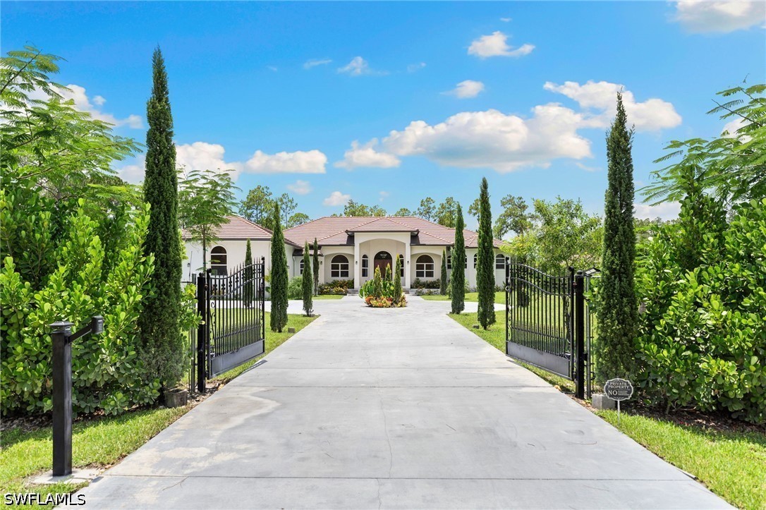 4 bed home in Naples