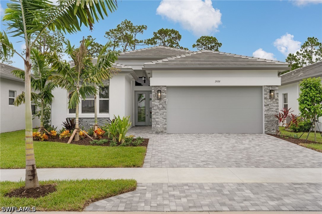 2 bed home in Naples