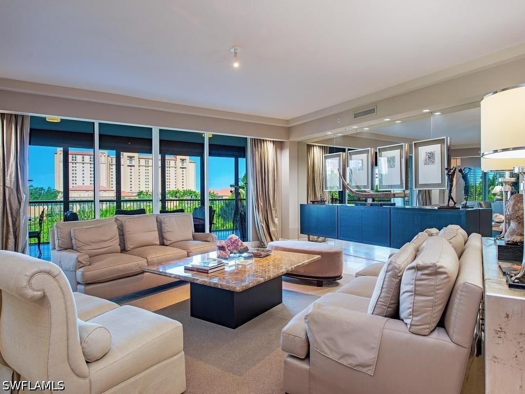 4 bed home in Naples