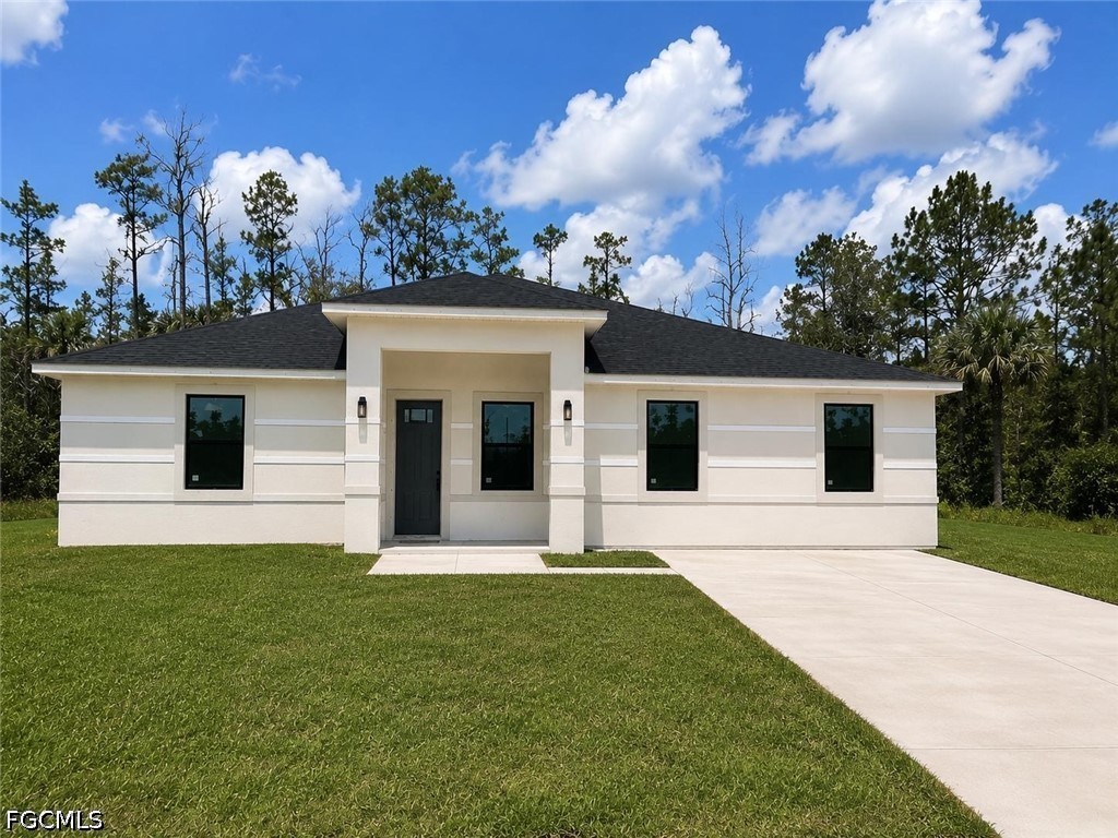 3 bed home in Lehigh Acres