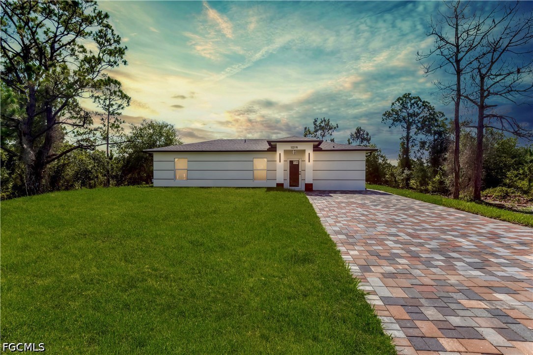 3 bed home in Lehigh Acres