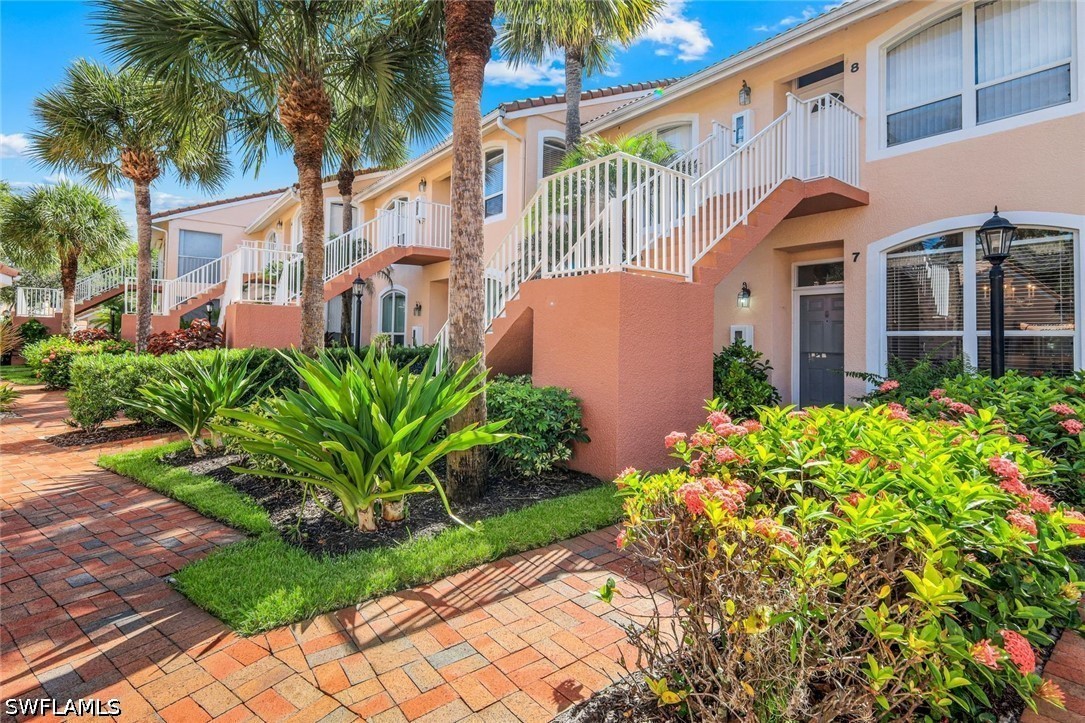 2 bed home in Naples