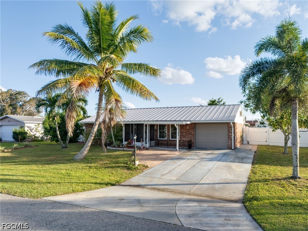 3 bed home in Lehigh Acres