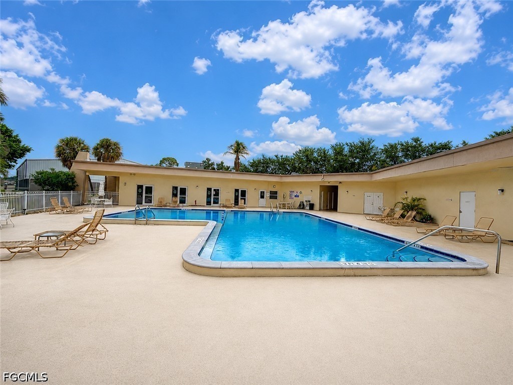 2 bed home in Fort Myers