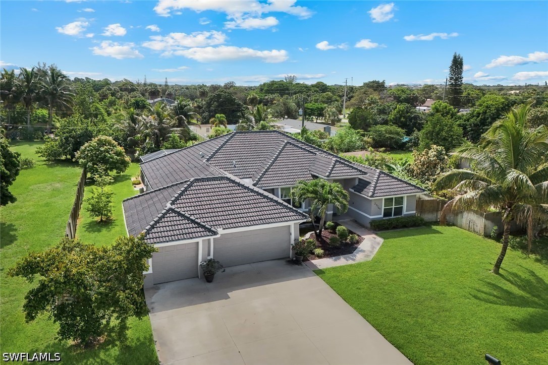 4 bed home in Bonita Springs