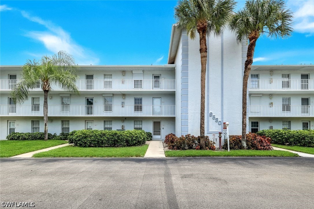 2 bed home in Naples
