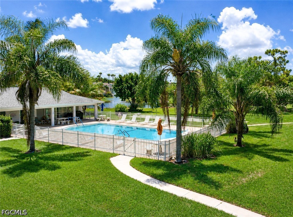 2 bed home in Fort Myers