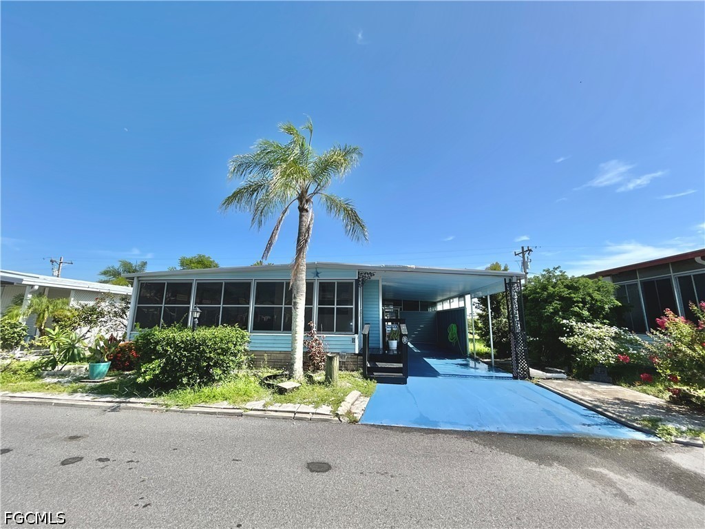 2 bed home in North Fort Myers