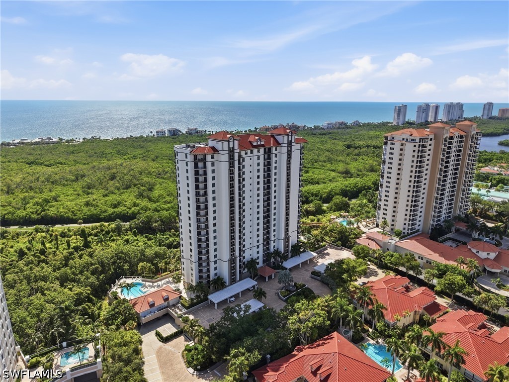 2 bed home in Naples