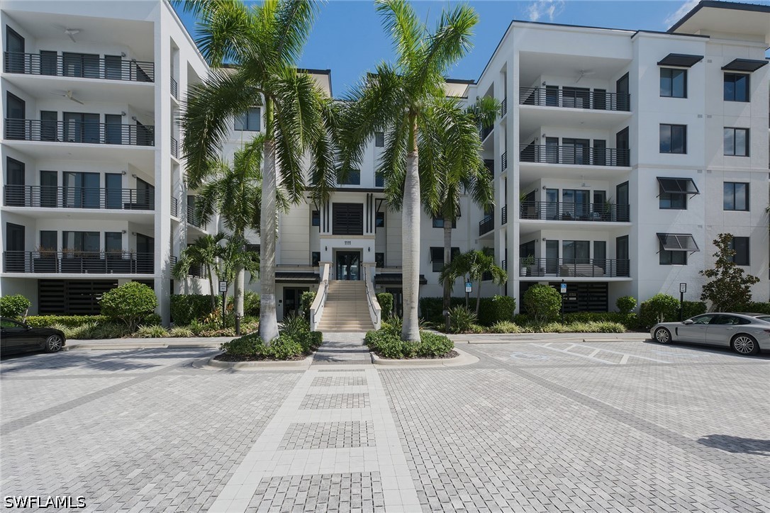 2 bed home in Naples